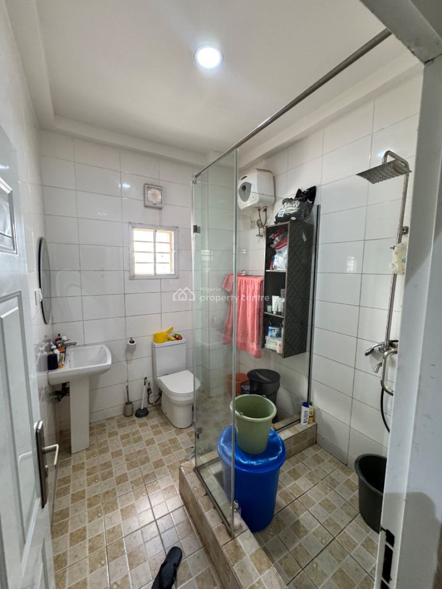 Stunning & Massively Spacious 3beds Apartment with Bq, Off Olusegun Obasanjo Way, Wuye, Abuja, Flat / Apartment for Sale
