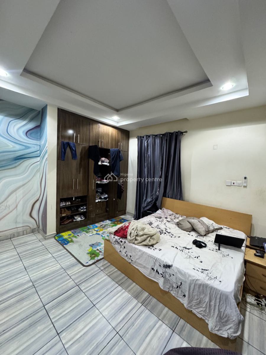 Stunning & Massively Spacious 3beds Apartment with Bq, Off Olusegun Obasanjo Way, Wuye, Abuja, Flat / Apartment for Sale