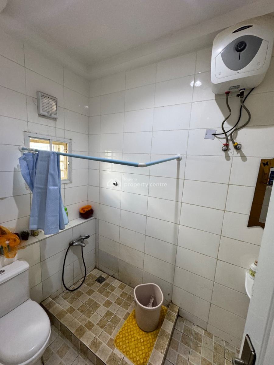 Stunning & Massively Spacious 3beds Apartment with Bq, Off Olusegun Obasanjo Way, Wuye, Abuja, Flat / Apartment for Sale