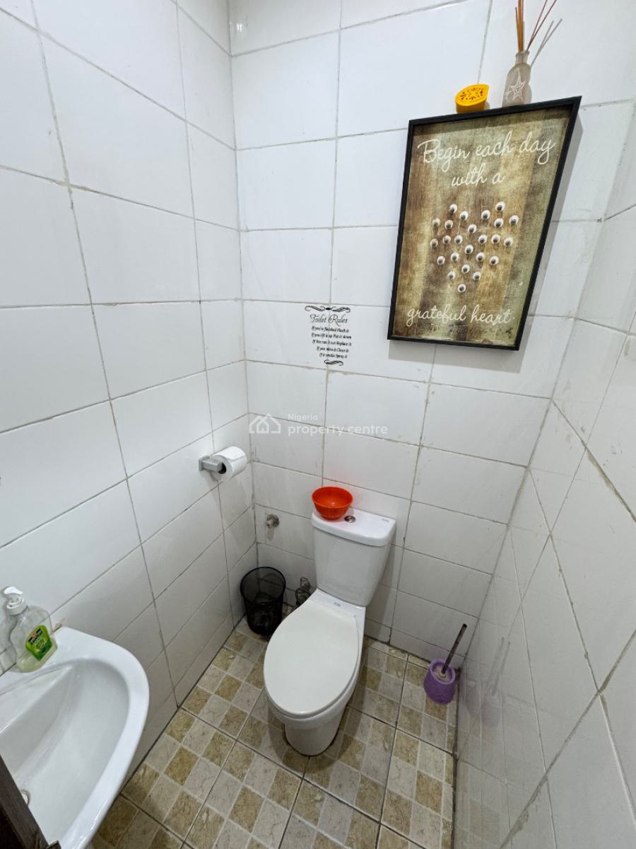 Stunning & Massively Spacious 3beds Apartment with Bq, Off Olusegun Obasanjo Way, Wuye, Abuja, Flat / Apartment for Sale