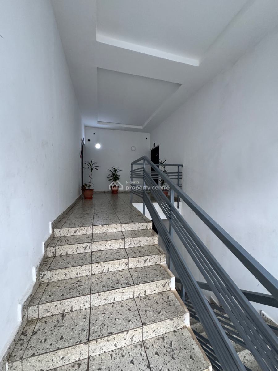 Stunning & Massively Spacious 3beds Apartment with Bq, Off Olusegun Obasanjo Way, Wuye, Abuja, Flat / Apartment for Sale