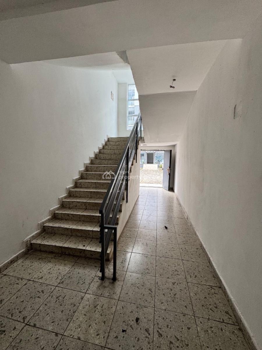 Stunning & Massively Spacious 3beds Apartment with Bq, Off Olusegun Obasanjo Way, Wuye, Abuja, Flat / Apartment for Sale