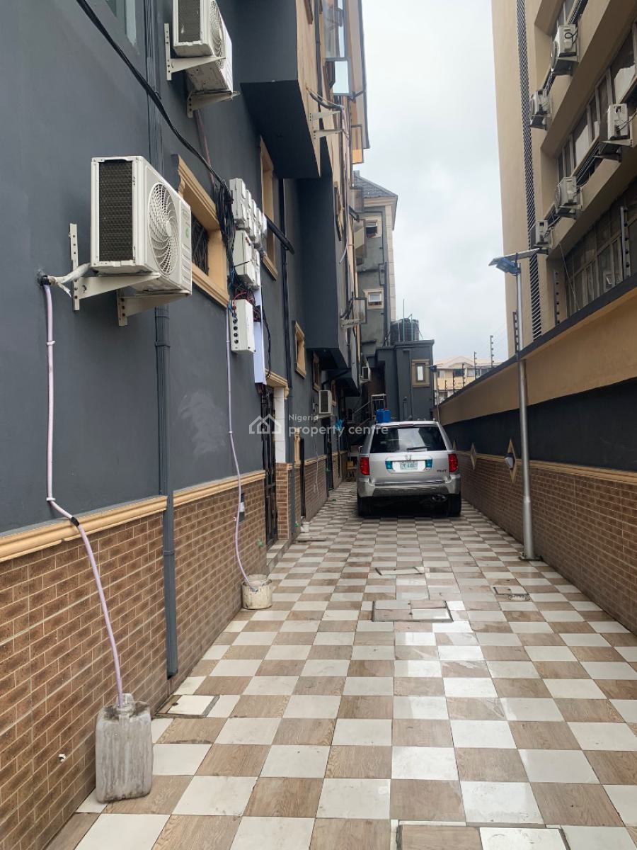 Well Maintained 2 Bedrooms Flat, Yaba, Lagos, Flat / Apartment for Rent