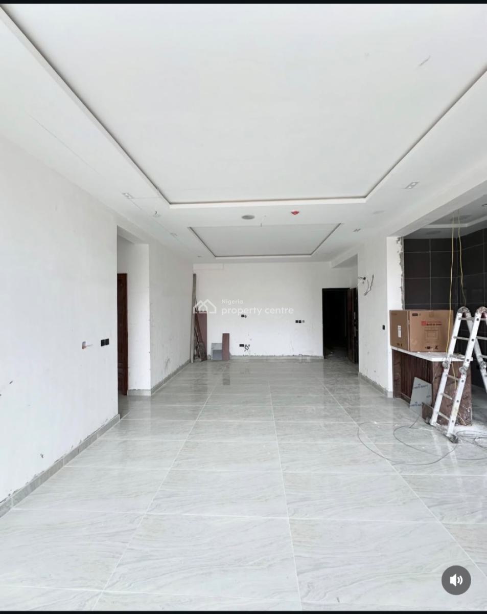 2 Bedroom Luxury Apartment in a Serviced Estate, Lekki Phase 1, Lekki, Lagos, Flat / Apartment for Sale