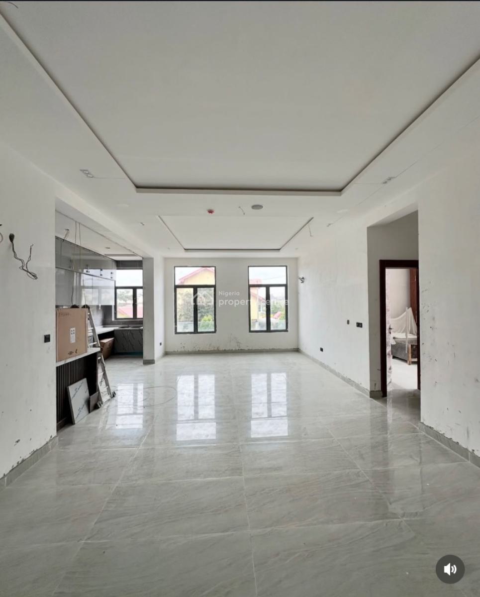 2 Bedroom Luxury Apartment in a Serviced Estate, Lekki Phase 1, Lekki, Lagos, Flat / Apartment for Sale