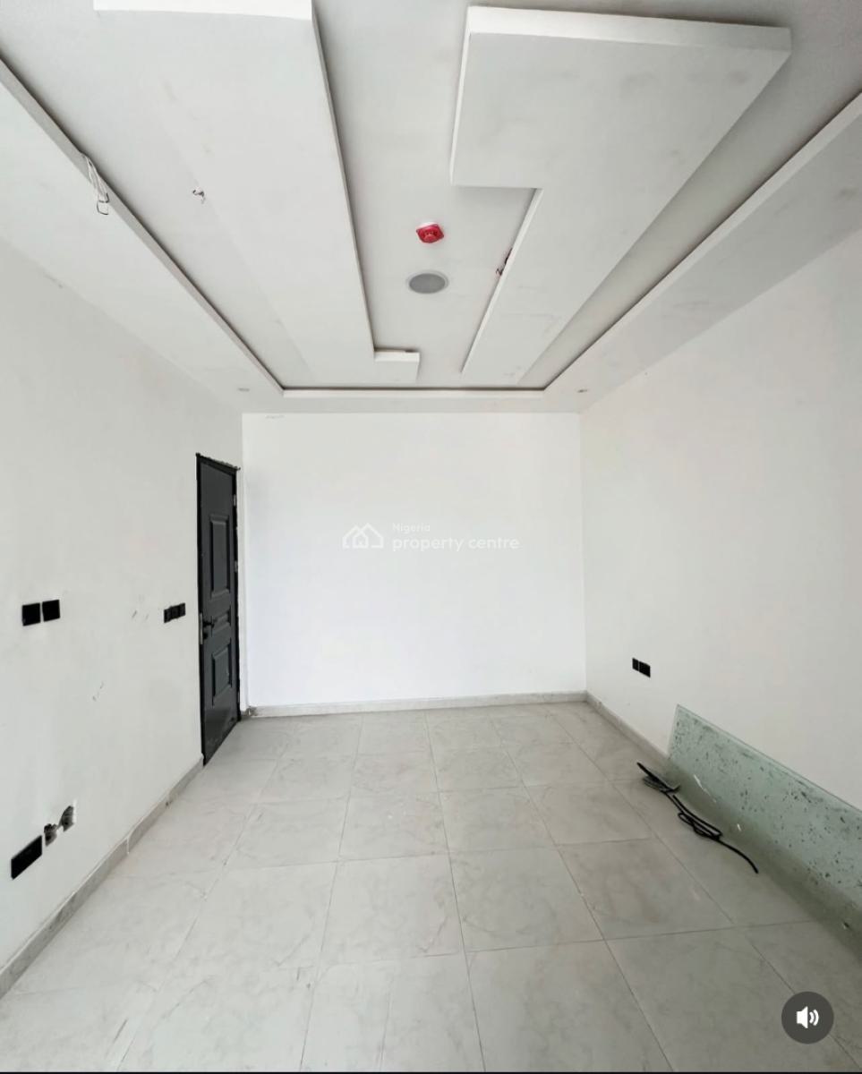 2 Bedroom Luxury Apartment in a Serviced Estate, Lekki Phase 1, Lekki, Lagos, Flat / Apartment for Sale
