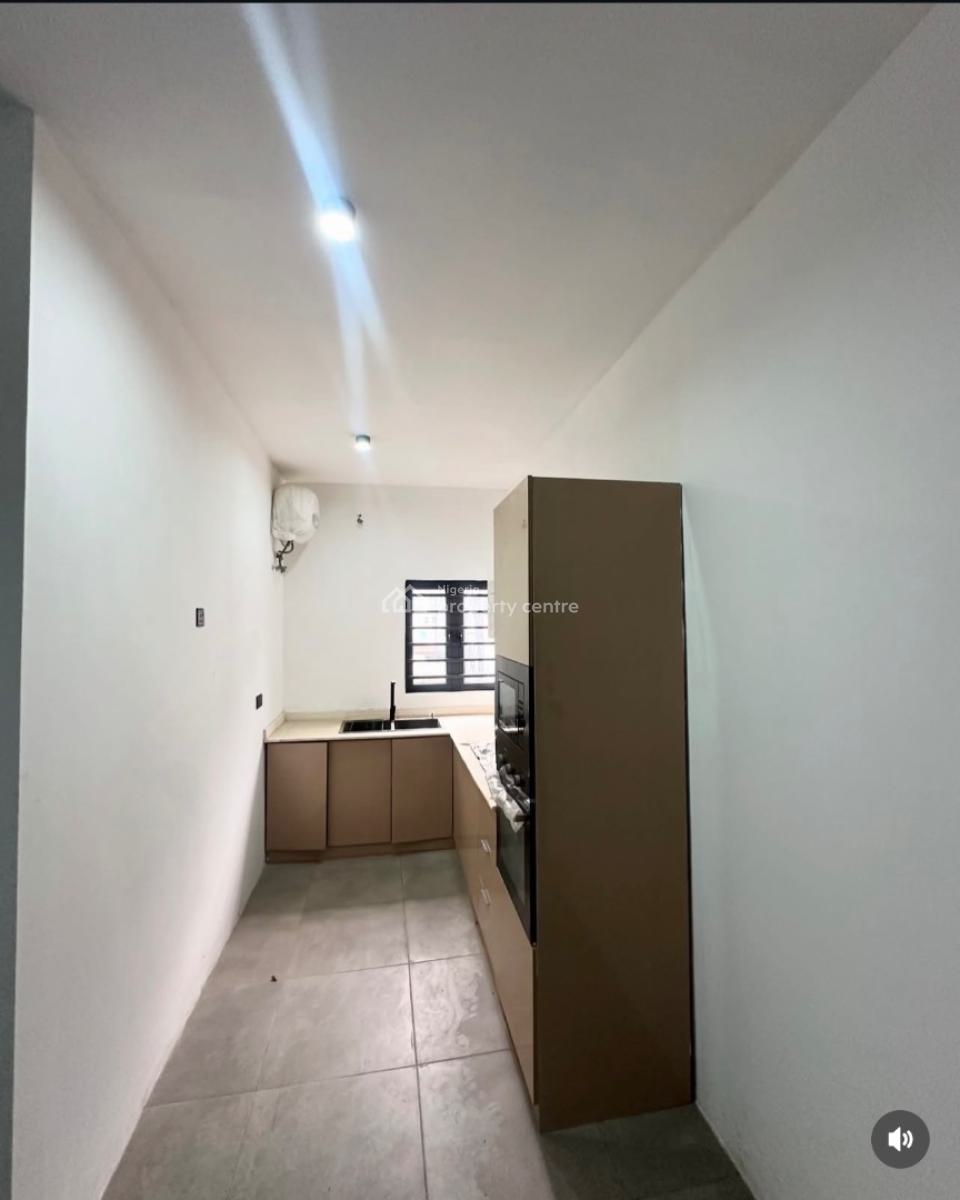 2 Bedroom Apartment in a Serviced Estate, Agungi Lekki Lagos, Lekki, Lagos, Flat / Apartment for Sale
