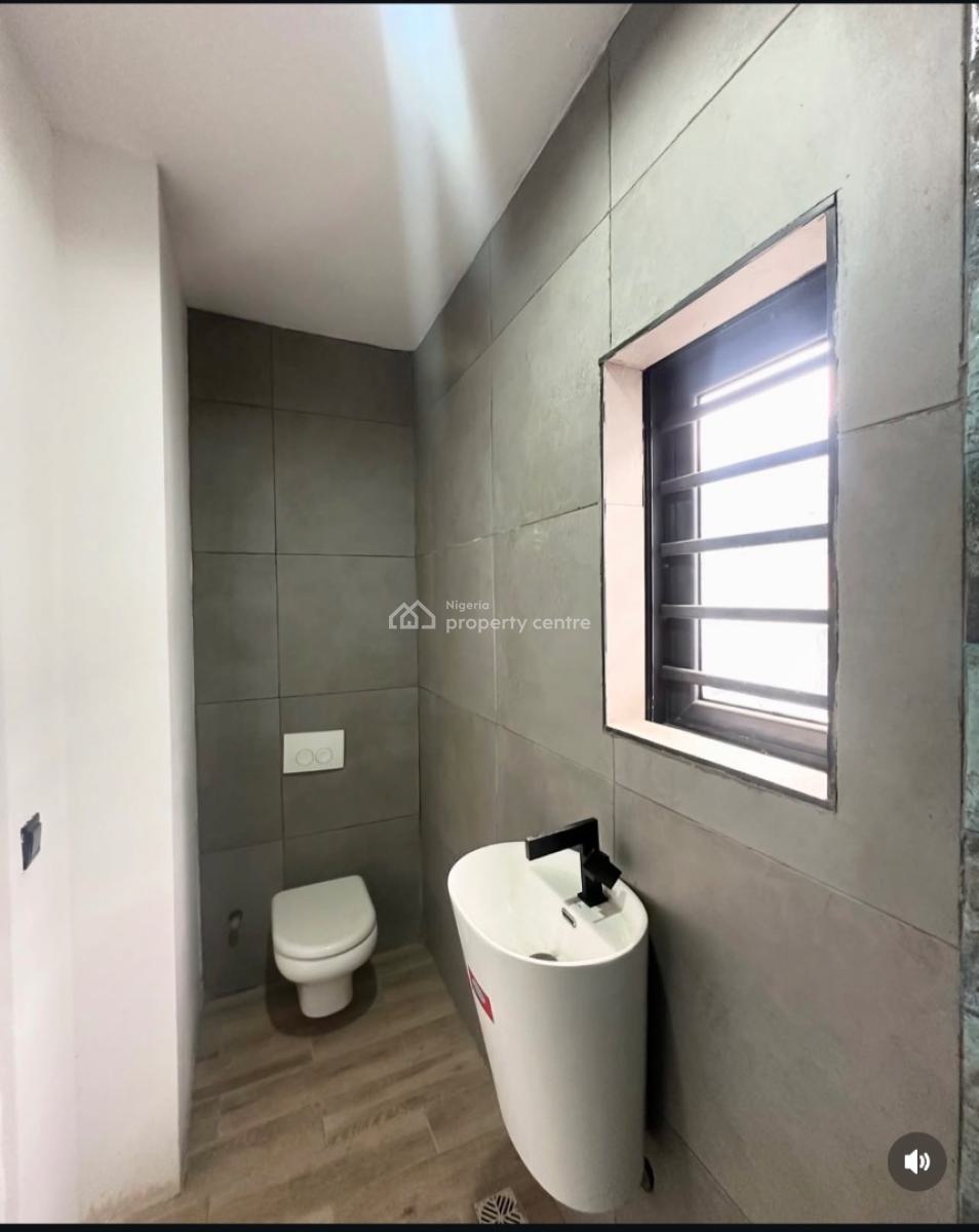 2 Bedroom Apartment in a Serviced Estate, Agungi Lekki Lagos, Lekki, Lagos, Flat / Apartment for Sale