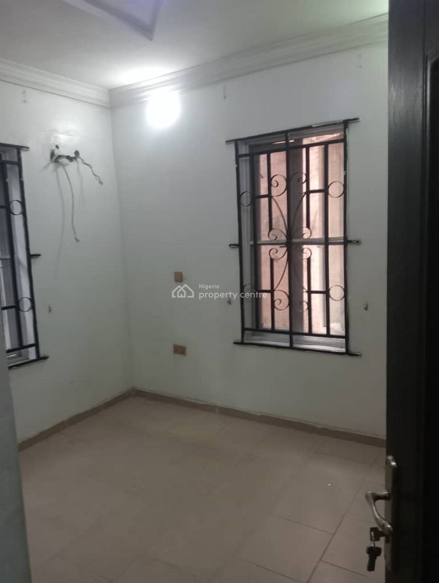 Clean 2 Bedroom Flat Apartment, Gateway Estate, Gra Phase 1, Magodo, Lagos, Flat / Apartment for Rent