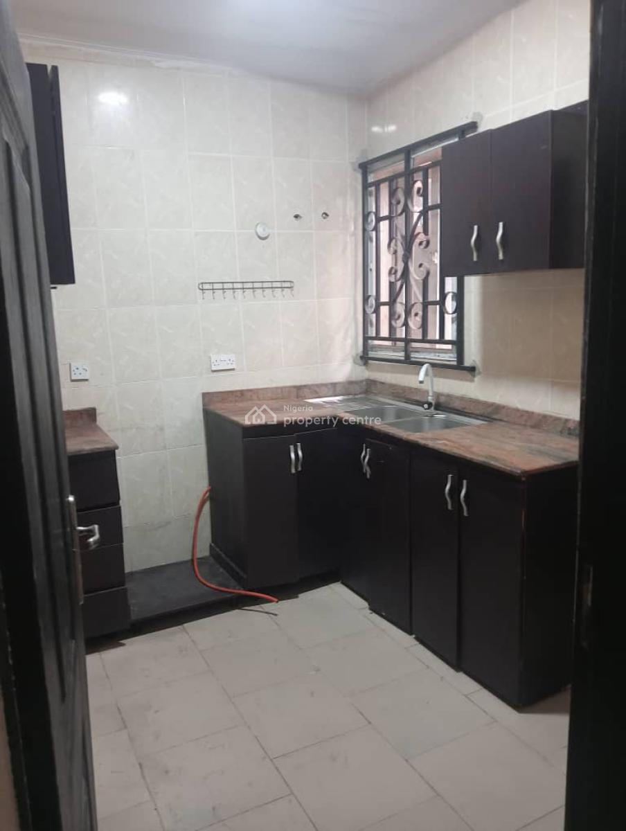 Clean 2 Bedroom Flat Apartment, Gateway Estate, Gra Phase 1, Magodo, Lagos, Flat / Apartment for Rent
