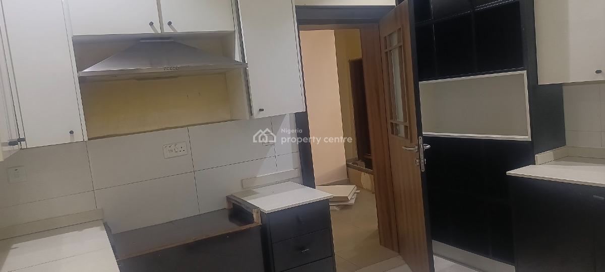 3 Bedroom Block of Flat, 1st Floor, Edwin Clark Street Guzape, Guzape District, Abuja, Flat / Apartment for Sale