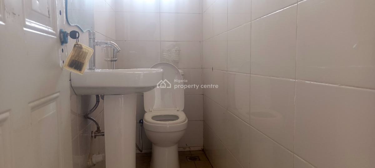 3 Bedroom Block of Flat, 1st Floor, Edwin Clark Street Guzape, Guzape District, Abuja, Flat / Apartment for Sale