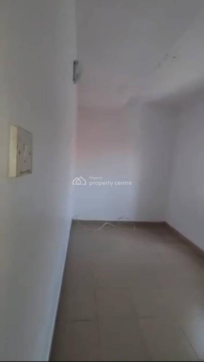 Lovely 2bedroom Flat, Yaba, Lagos, Flat / Apartment for Rent