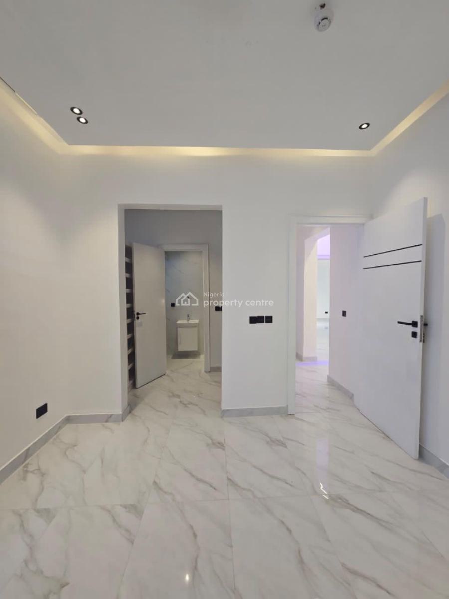 Lovely 4 Bedroom Penthouse Duplex with Elevator in a Secure Estate, Lekki Phase 1, Lekki, Lagos, Terraced Duplex for Sale