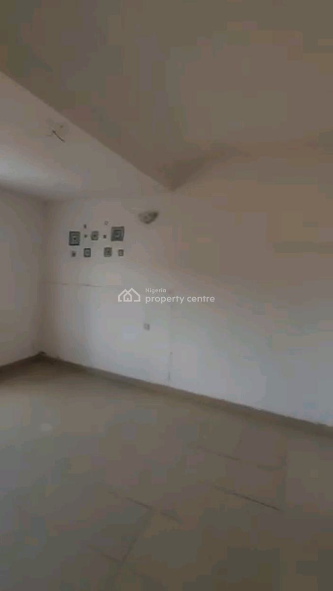 Relatively New Spacious and Decent 2bedrm Up Flat, Bamgbopa Street, Abule Ijesha, Yaba, Lagos, Flat / Apartment for Rent