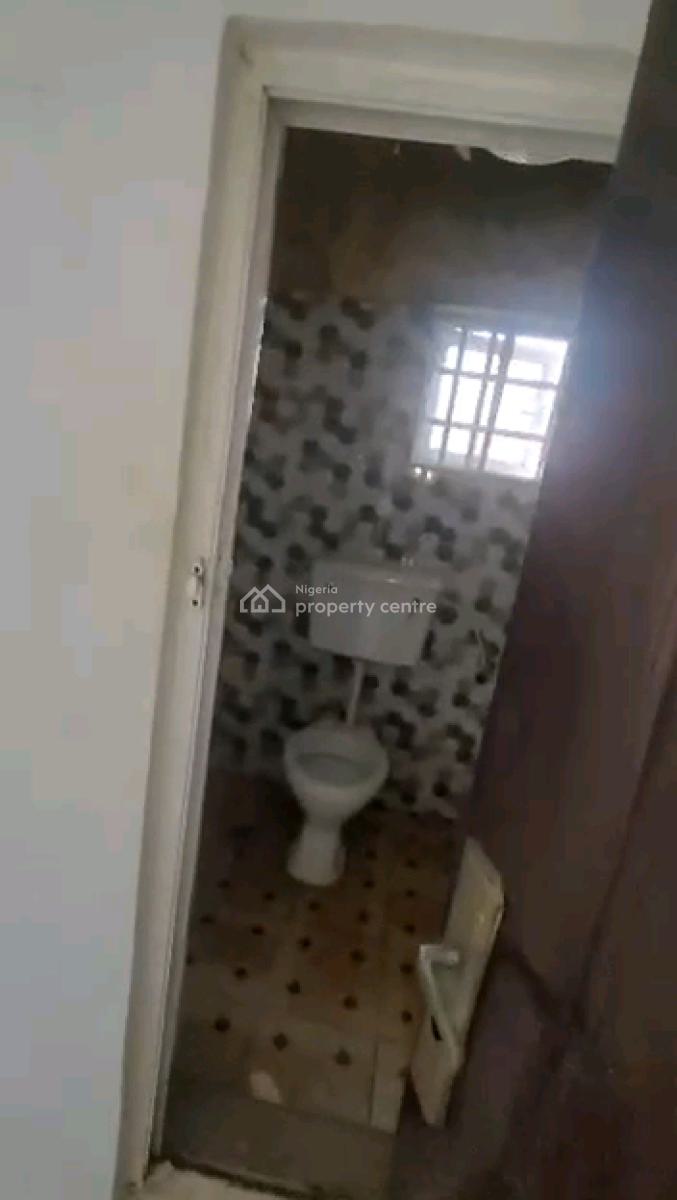 Relatively New Spacious and Decent 2bedrm Up Flat, Bamgbopa Street, Abule Ijesha, Yaba, Lagos, Flat / Apartment for Rent