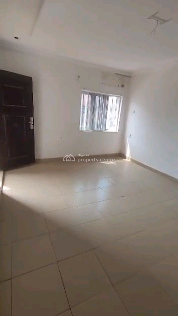 Relatively New Spacious and Decent 2bedrm Up Flat, Bamgbopa Street, Abule Ijesha, Yaba, Lagos, Flat / Apartment for Rent