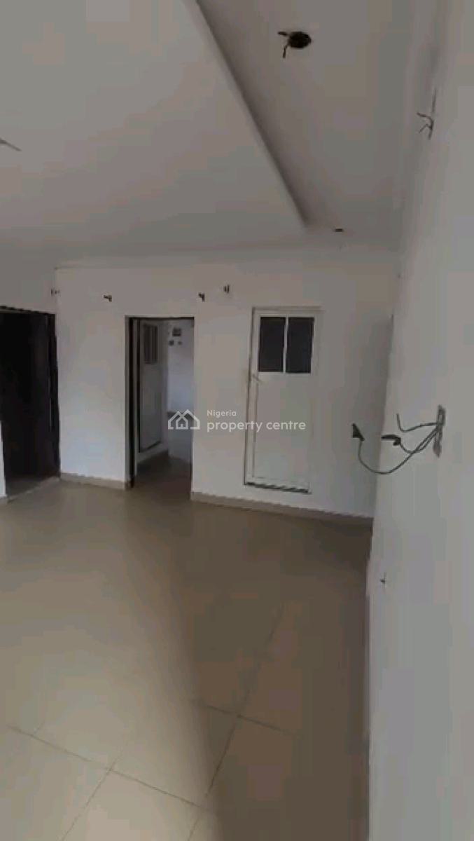 Relatively New Spacious and Decent 2bedrm Up Flat, Bamgbopa Street, Abule Ijesha, Yaba, Lagos, Flat / Apartment for Rent