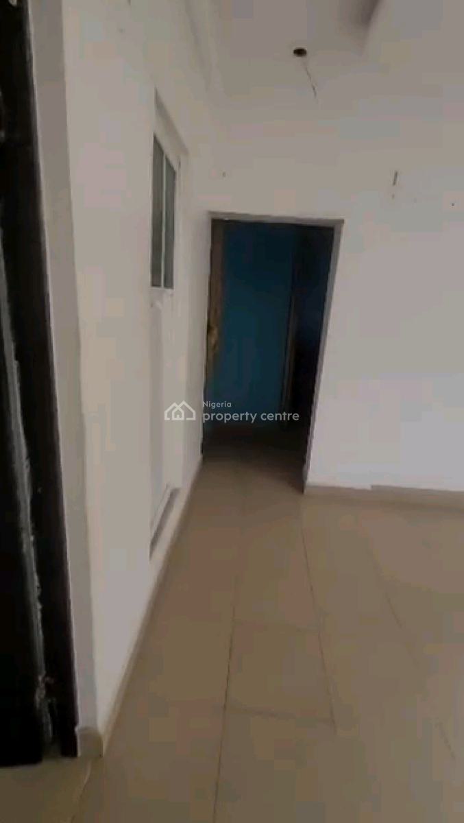 Relatively New Spacious and Decent 2bedrm Up Flat, Bamgbopa Street, Abule Ijesha, Yaba, Lagos, Flat / Apartment for Rent