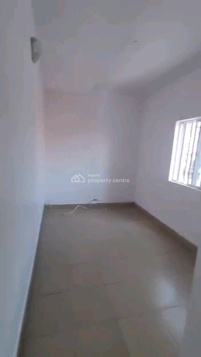 Relatively New Spacious and Decent 2bedrm Up Flat, Bamgbopa Street, Abule Ijesha, Yaba, Lagos, Flat / Apartment for Rent