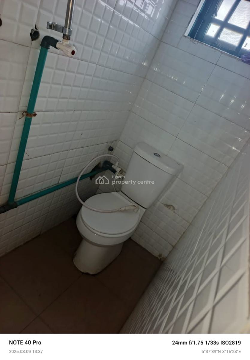 a Lovely 3 Bedroom Flat with Spacious Kit, Pius Eze Aboru, Iyana Ipaja, Ipaja, Lagos, Flat / Apartment for Rent