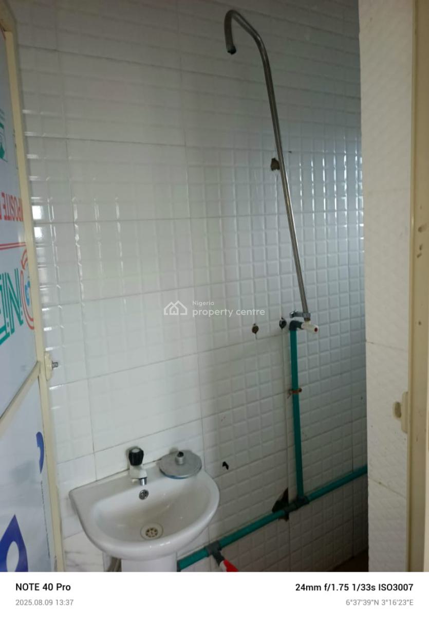 a Lovely 3 Bedroom Flat with Spacious Kit, Pius Eze Aboru, Iyana Ipaja, Ipaja, Lagos, Flat / Apartment for Rent