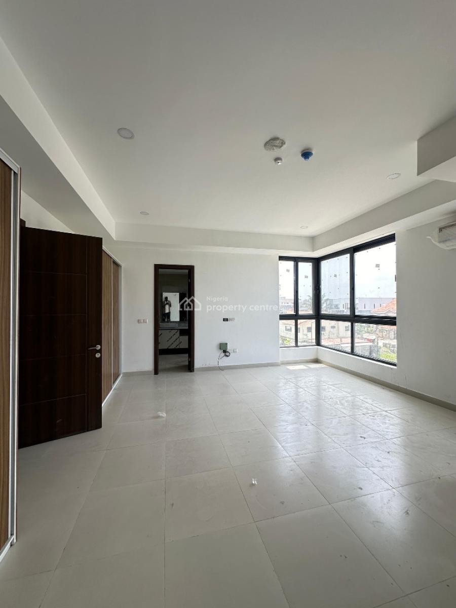 Beautiful 3 Bedroom Apartment Within a Serene Environment, Lekki Phase 1, Lekki, Lagos, Flat / Apartment for Sale