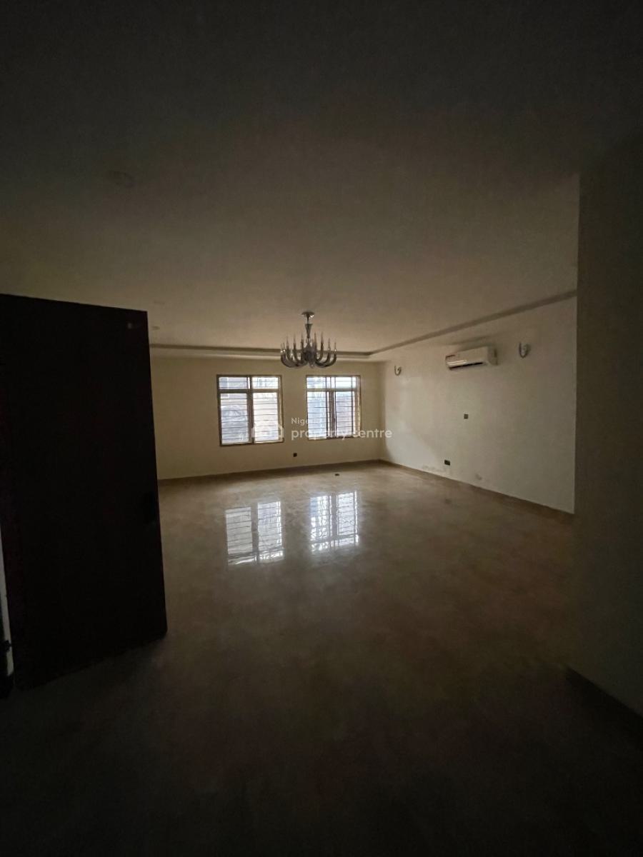 Luxury 3 Bedroom Flat with Excellent Finishing, Close Proximity Shaffa Filling Station, Guzape District, Abuja, Flat / Apartment for Rent