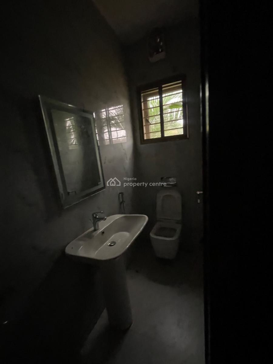 Luxury 3 Bedroom Flat with Excellent Finishing, Close Proximity Shaffa Filling Station, Guzape District, Abuja, Flat / Apartment for Rent