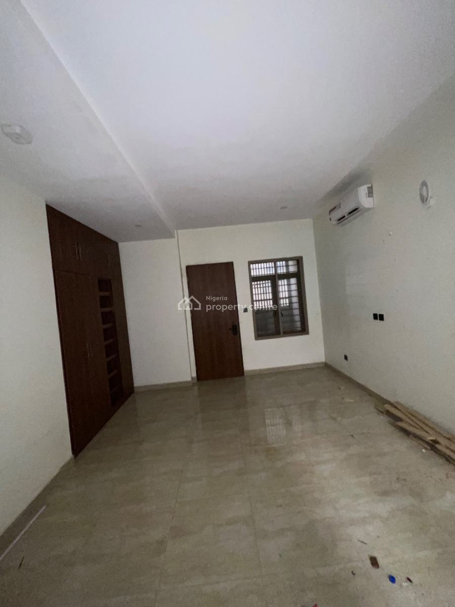 Luxury 3 Bedroom Flat with Excellent Finishing, Close Proximity Shaffa Filling Station, Guzape District, Abuja, Flat / Apartment for Rent