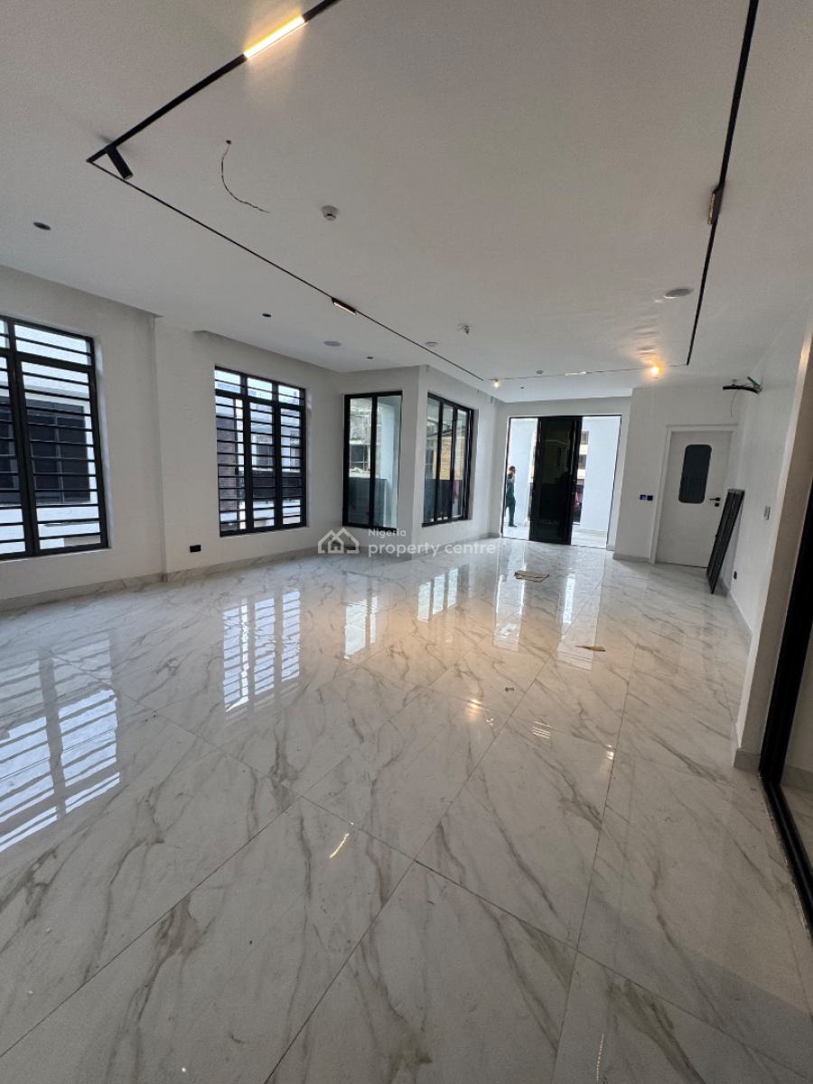 4bedroom Penthouse House in Secured Area, Lekki Right, Lekki Phase 1, Lekki, Lagos, Block of Flats for Sale