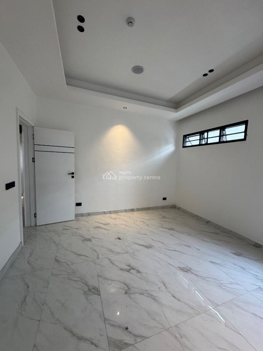 4bedroom Penthouse House in Secured Area, Lekki Right, Lekki Phase 1, Lekki, Lagos, Block of Flats for Sale
