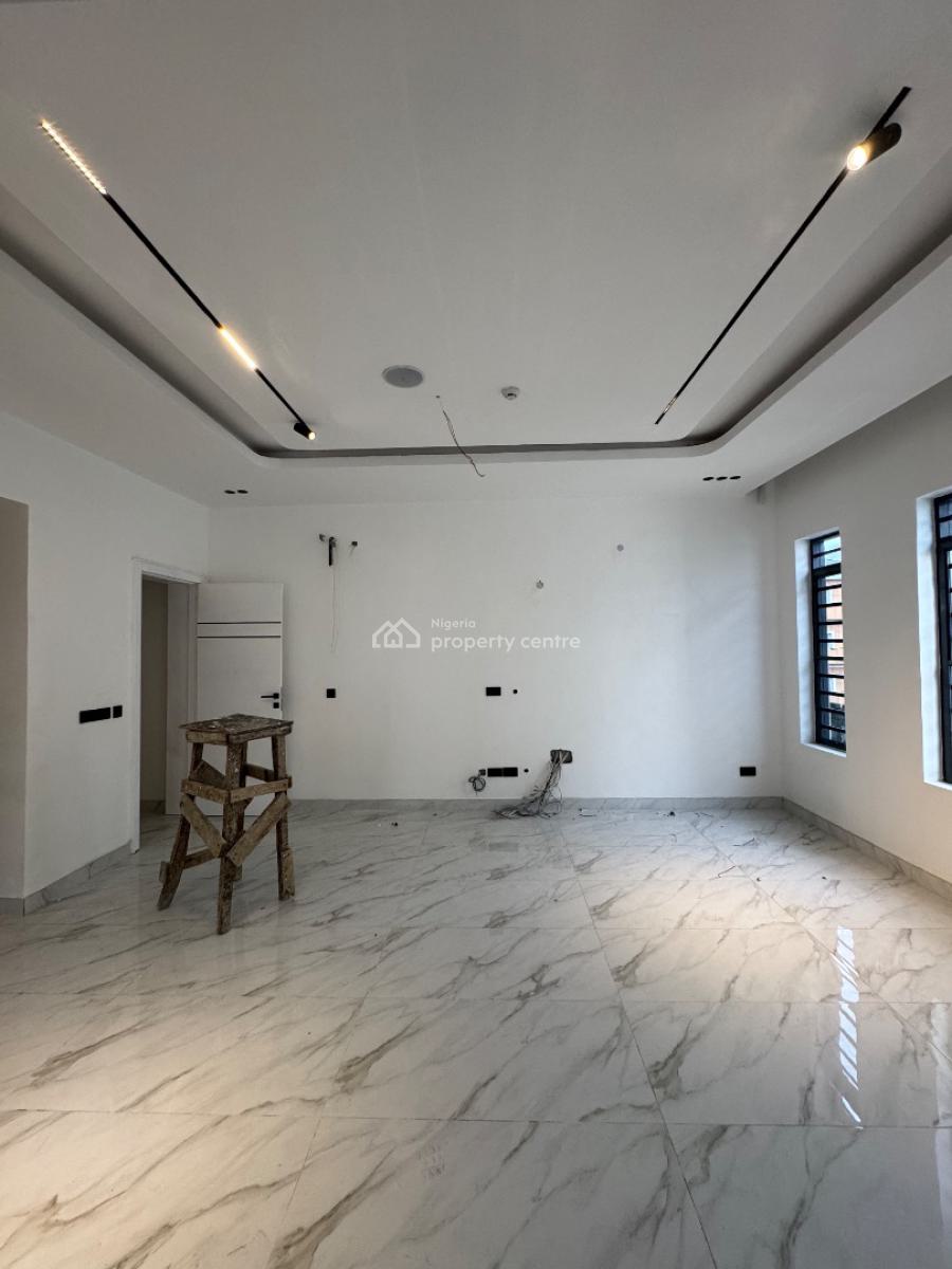 4bedroom Penthouse House in Secured Area, Lekki Right, Lekki Phase 1, Lekki, Lagos, Block of Flats for Sale