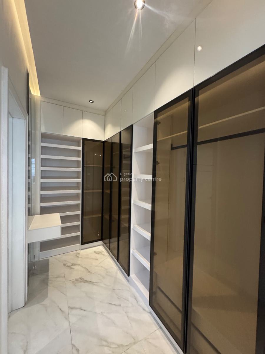 4bedroom Penthouse House in Secured Area, Lekki Right, Lekki Phase 1, Lekki, Lagos, Block of Flats for Sale