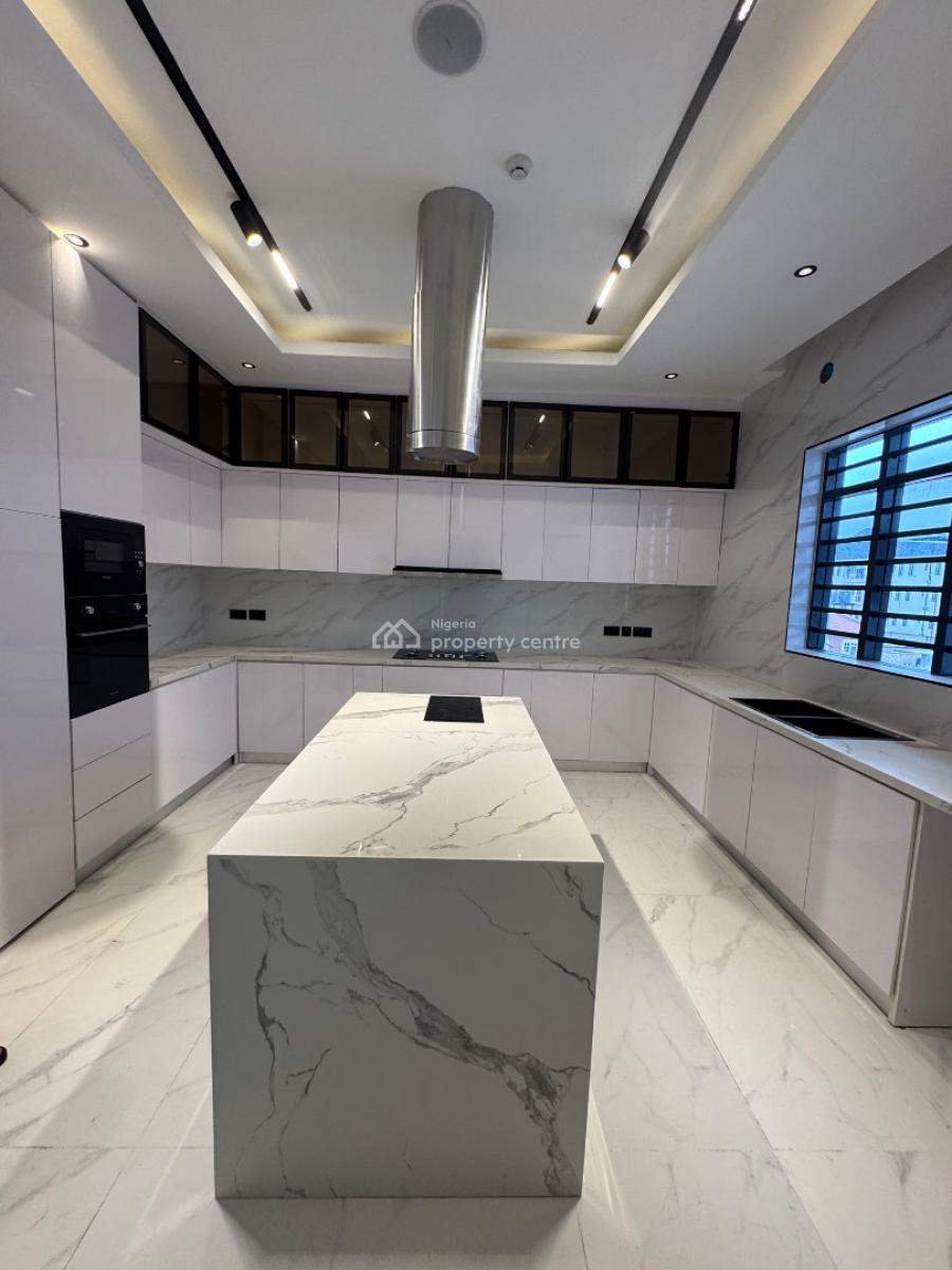 4bedroom Penthouse House in Secured Area, Lekki Right, Lekki Phase 1, Lekki, Lagos, Block of Flats for Sale