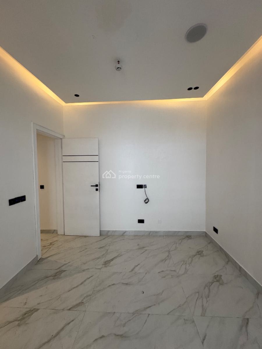 4bedroom Penthouse House in Secured Area, Lekki Right, Lekki Phase 1, Lekki, Lagos, Block of Flats for Sale