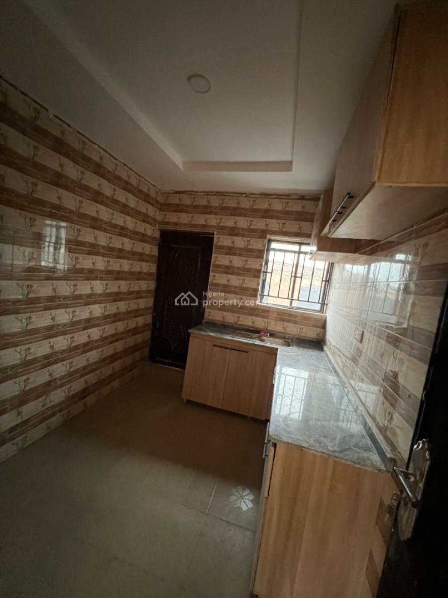5 Unit 2 Bedroom Bungalow, Adebomi Ayegun Oleyo Off Akala Express, Ibadan North-east, Oyo, Block of Flats for Sale