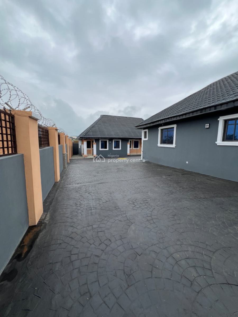 5 Unit 2 Bedroom Bungalow, Adebomi Ayegun Oleyo Off Akala Express, Ibadan North-east, Oyo, Block of Flats for Sale