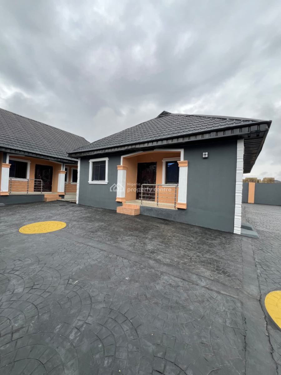 5 Unit 2 Bedroom Bungalow, Adebomi Ayegun Oleyo Off Akala Express, Ibadan North-east, Oyo, Block of Flats for Sale