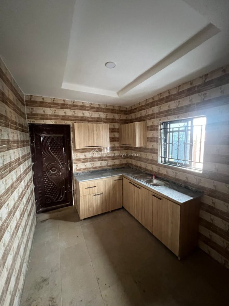 5 Unit 2 Bedroom Bungalow, Adebomi Ayegun Oleyo Off Akala Express, Ibadan North-east, Oyo, Block of Flats for Sale