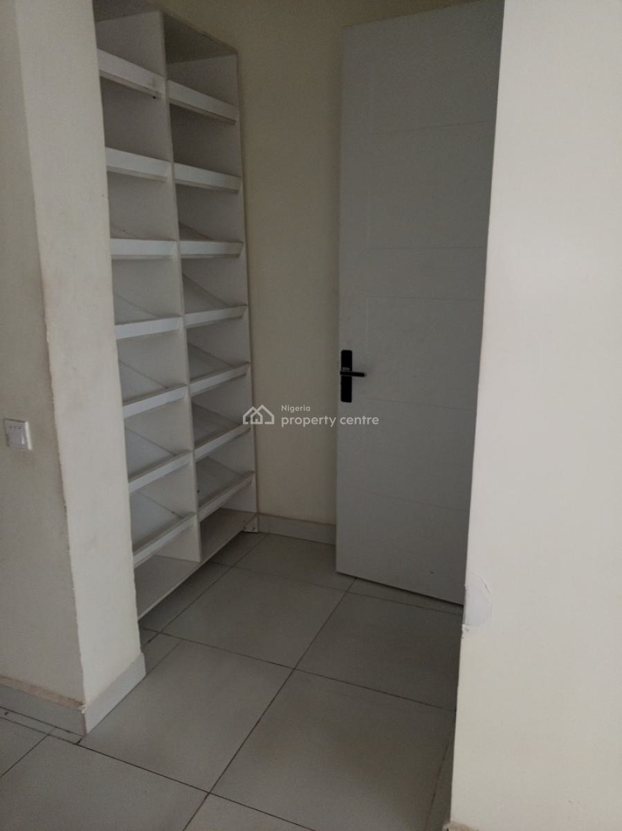 Luxury 4 Bedroom Terrace with Pool Gym 24 Hours Light, Ologolo, Lekki, Lagos, Terraced Duplex for Rent