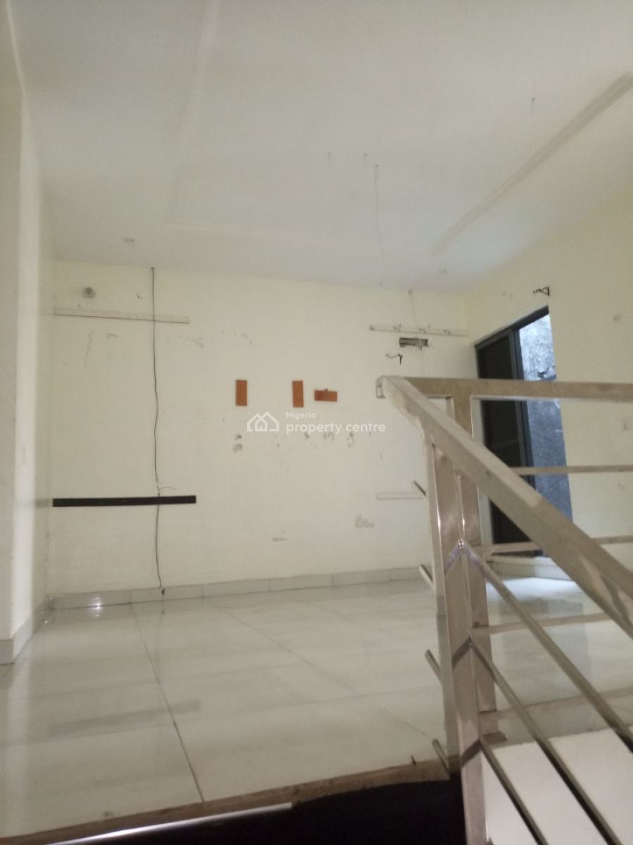 Luxury 4 Bedroom Terrace with Pool Gym 24 Hours Light, Ologolo, Lekki, Lagos, Terraced Duplex for Rent