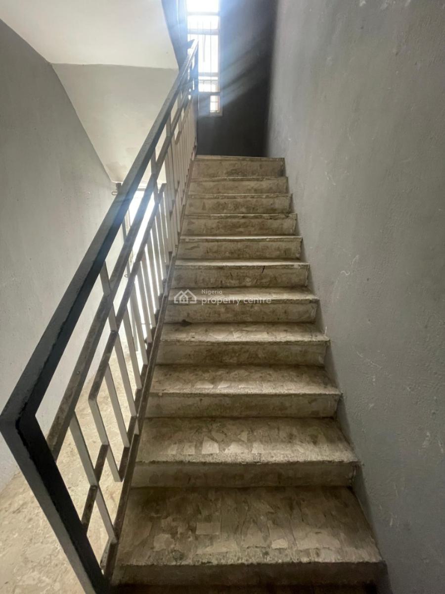 Well Maintained 3 Bedroom Apartment with Bq, Lekki Phase 1, Lekki, Lagos, Flat / Apartment for Rent
