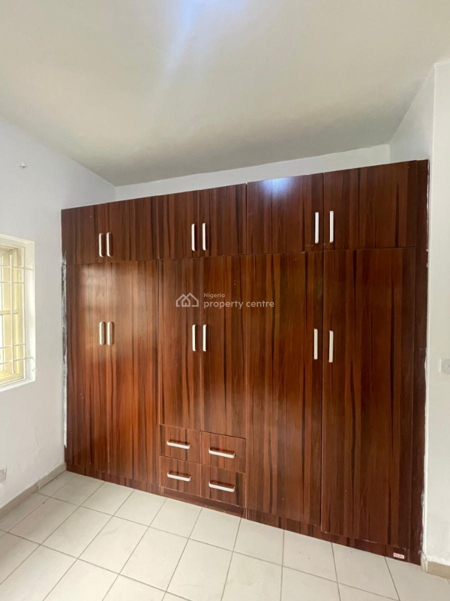 Well Maintained 3 Bedroom Apartment with Bq, Lekki Phase 1, Lekki, Lagos, Flat / Apartment for Rent