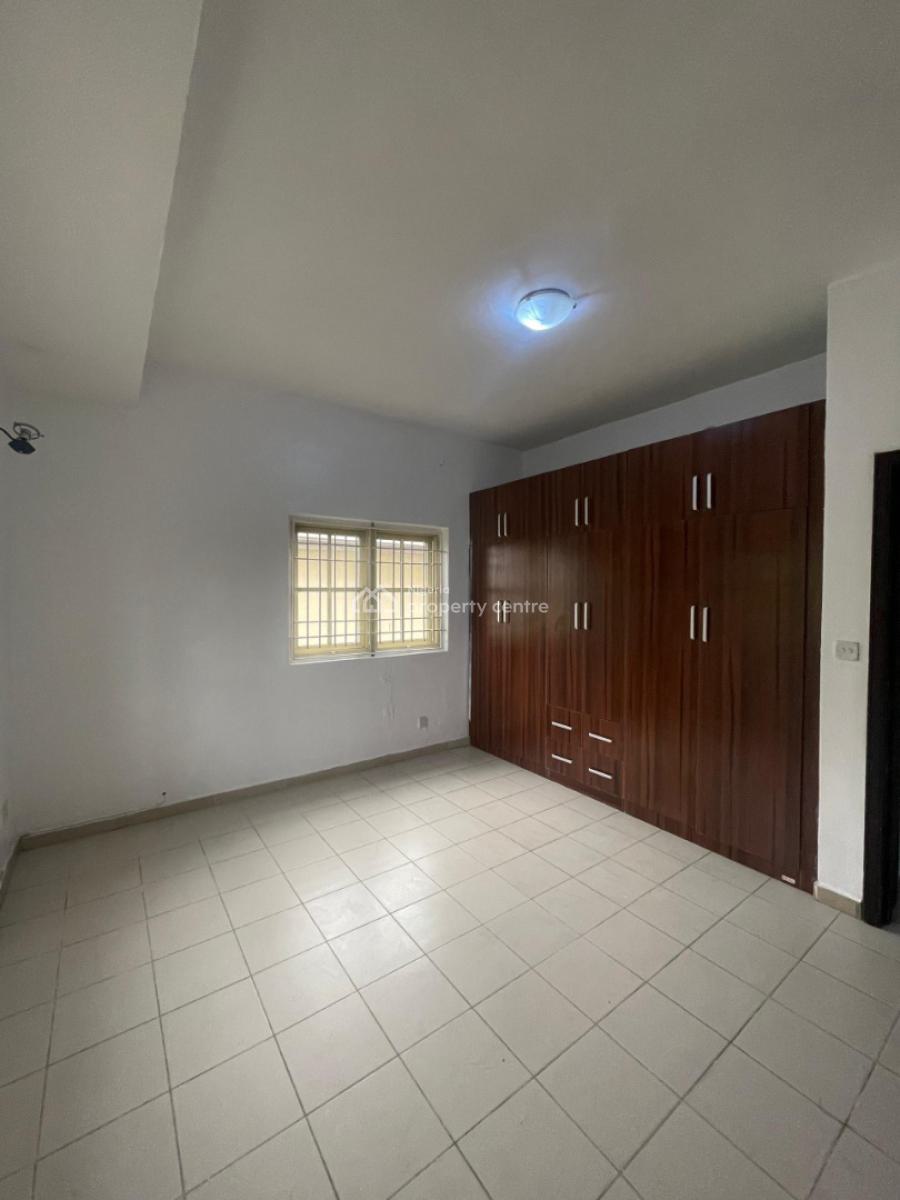 Well Maintained 3 Bedroom Apartment with Bq, Lekki Phase 1, Lekki, Lagos, Flat / Apartment for Rent