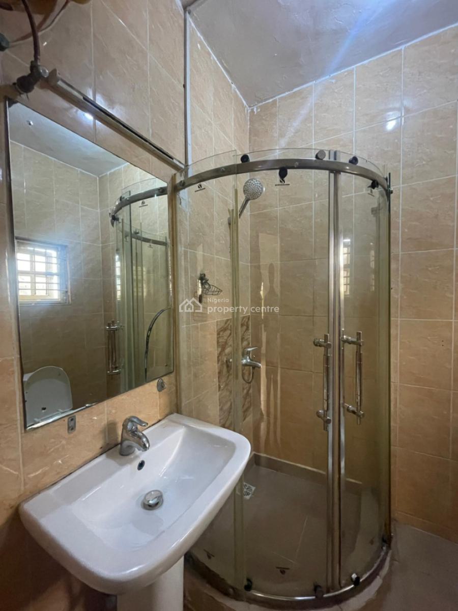 Well Maintained 3 Bedroom Apartment with Bq, Lekki Phase 1, Lekki, Lagos, Flat / Apartment for Rent