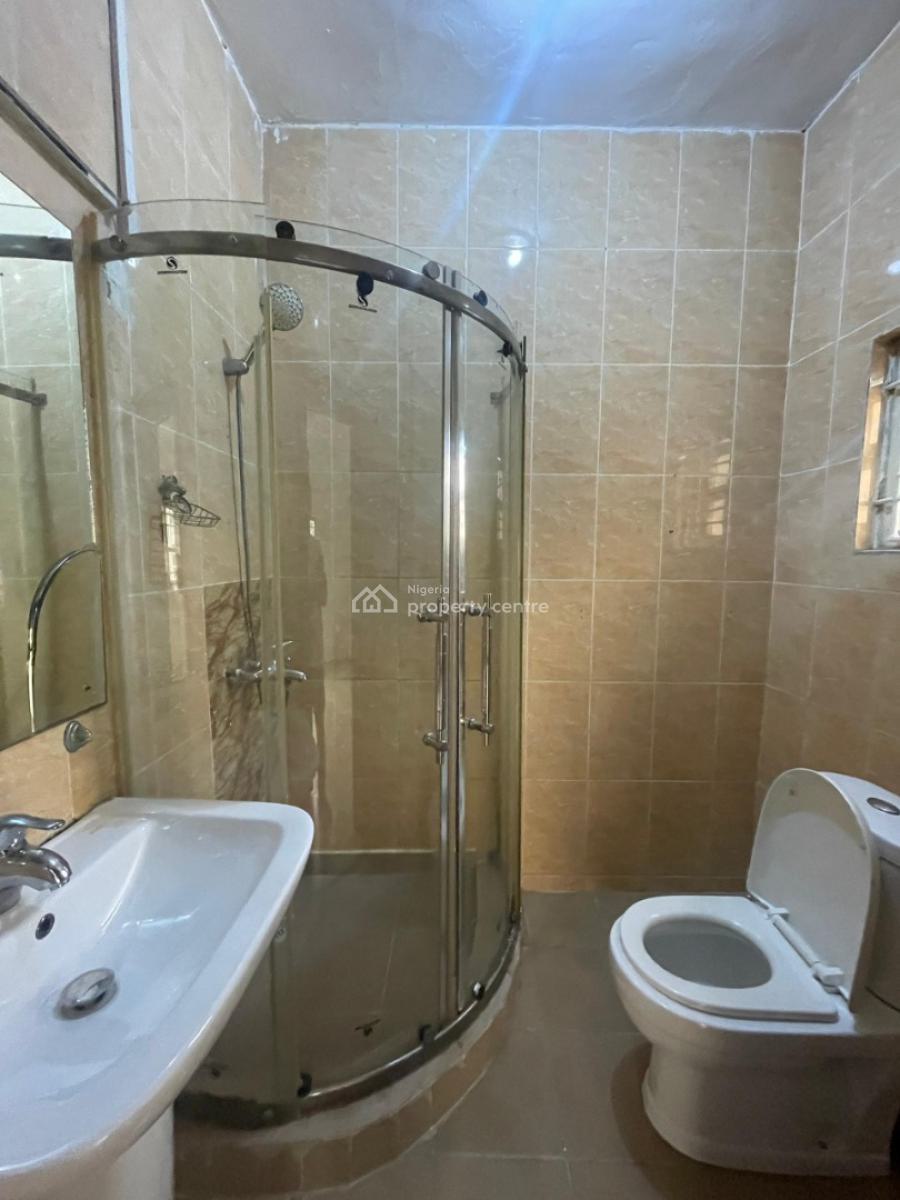 Well Maintained 3 Bedroom Apartment with Bq, Lekki Phase 1, Lekki, Lagos, Flat / Apartment for Rent