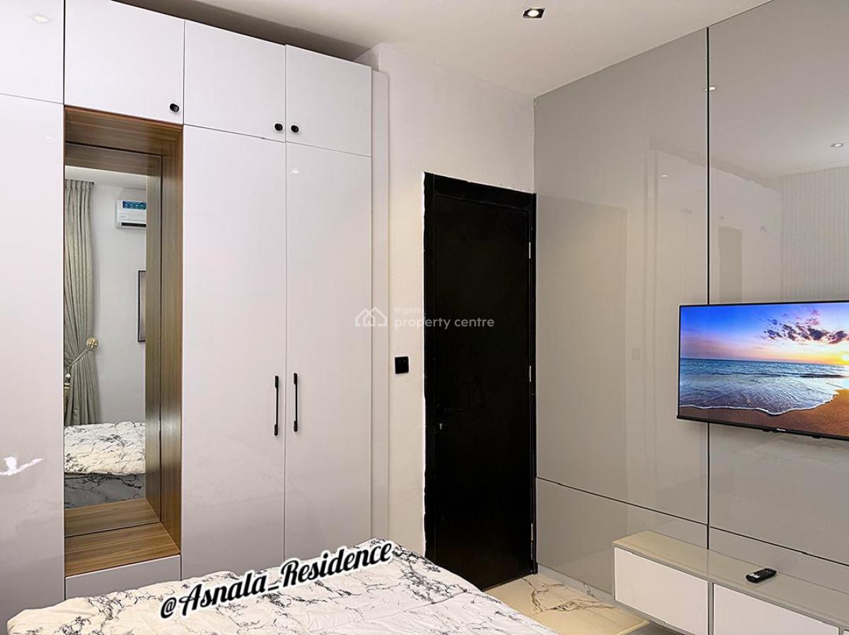 Distress 2bedroom Flat, Ologolo, Lekki, Lagos, Block of Flats for Sale