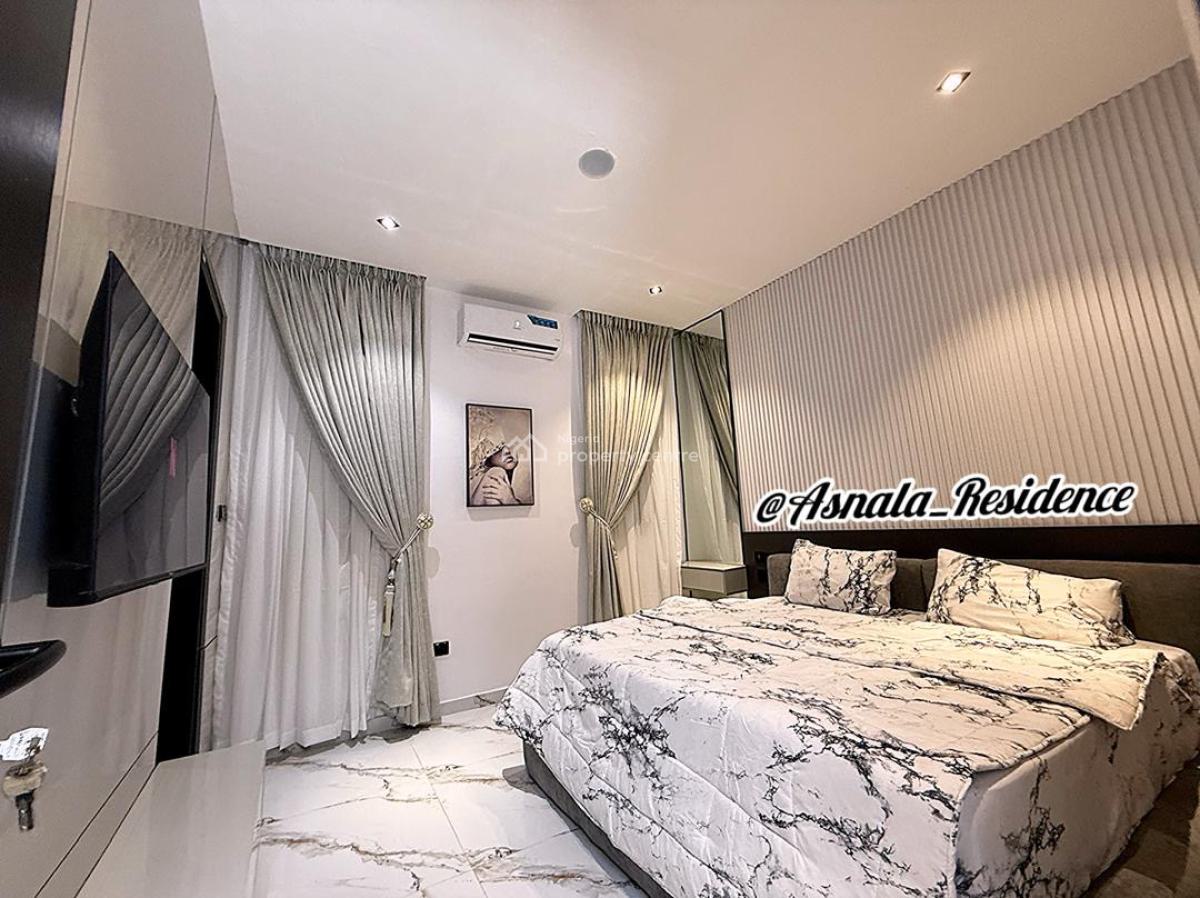Distress 2bedroom Flat, Ologolo, Lekki, Lagos, Block of Flats for Sale