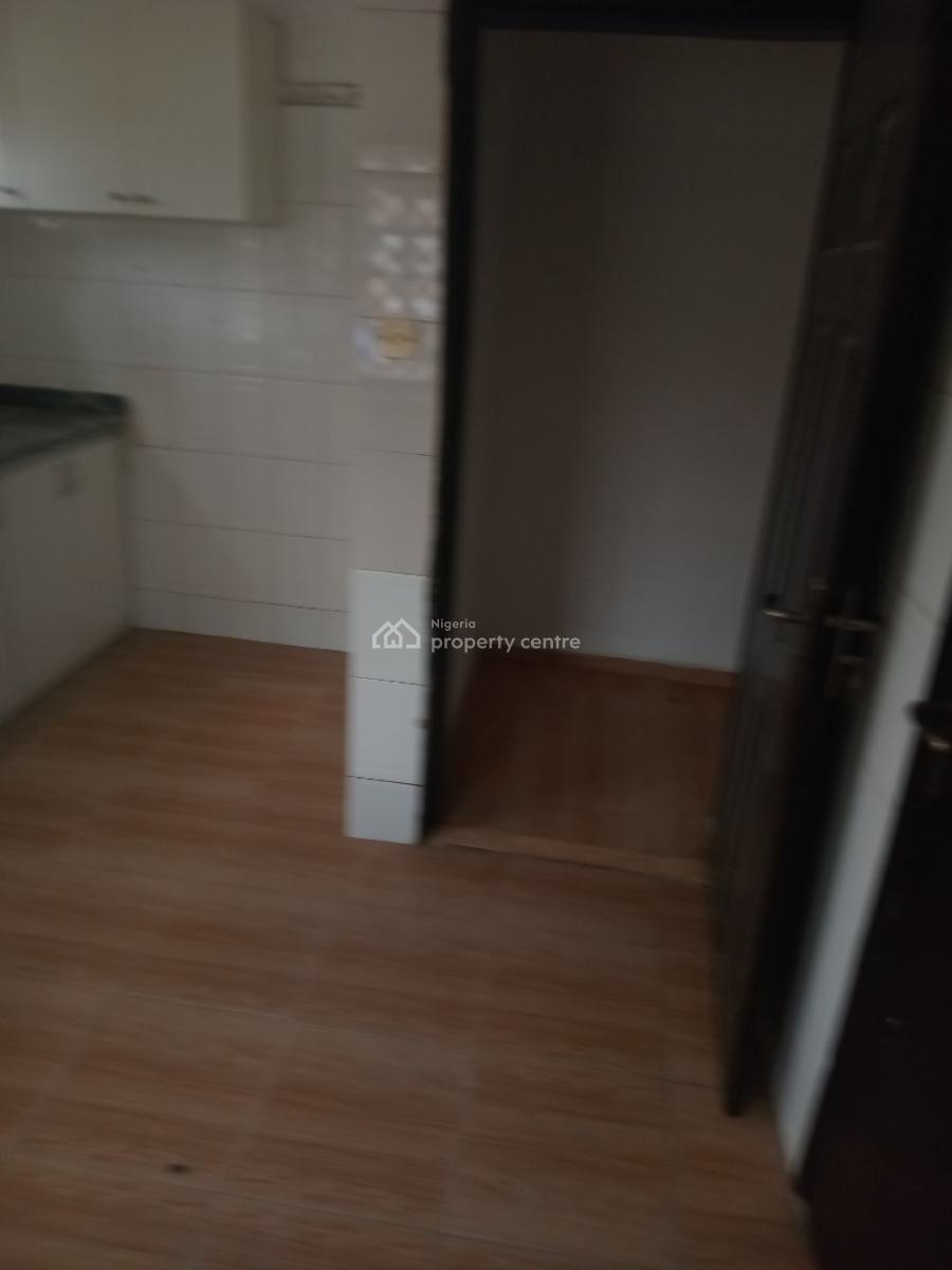 Spacious 4 Bedroom Apartment Upstairs Self Serviced, Lekki Phase 1, Lekki, Lagos, Flat / Apartment for Rent